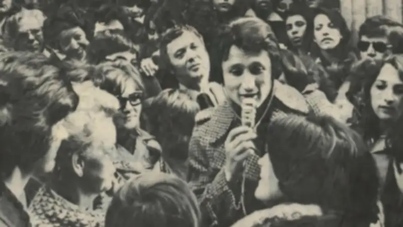 24 février 1975 : Michel Drucker submergé par la foule bordelaise pour RTL
