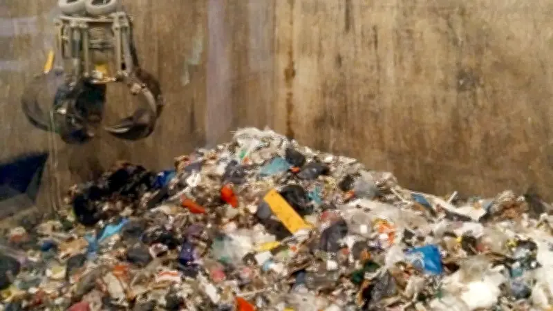 À 7 ans, Swann visite une usine de valorisation énergétique des déchets à Nîmes