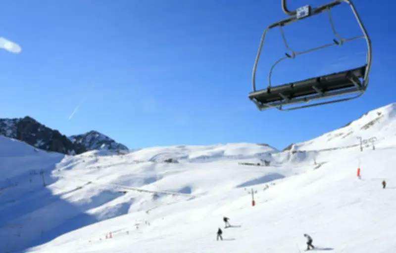 Accident dramatique au Canada : une adolescente grièvement blessée dans un télésiège