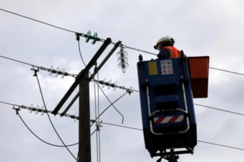 Accident grave chez Eiffage : deux employés blessés lors de réparations après la tempête Nils
