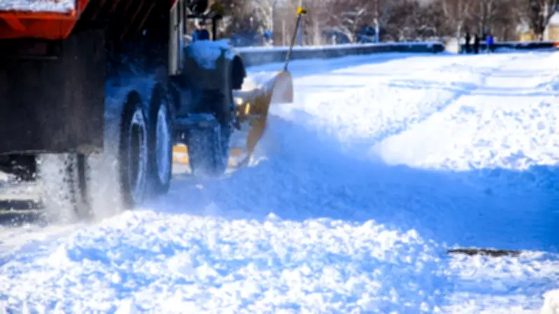 Accident grave d'une déneigeuse au Grand-Bornand : le conducteur coincé sous son véhicule