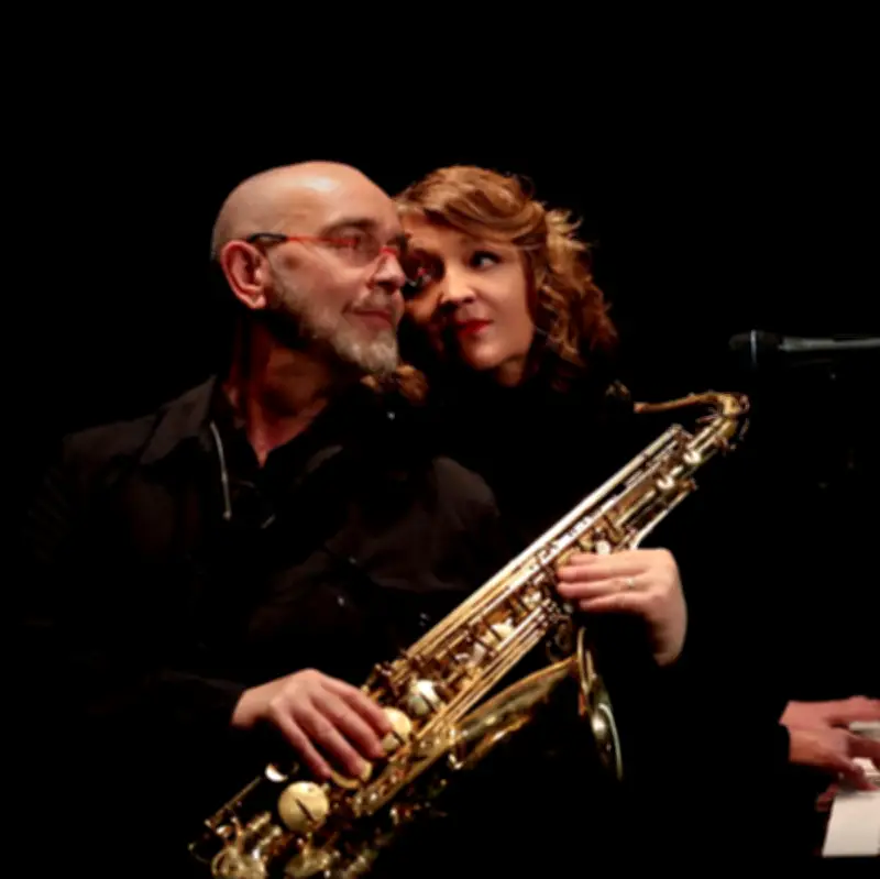 Addie en concert aux Oiseaux de passage : piano, voix et saxophone en fusion