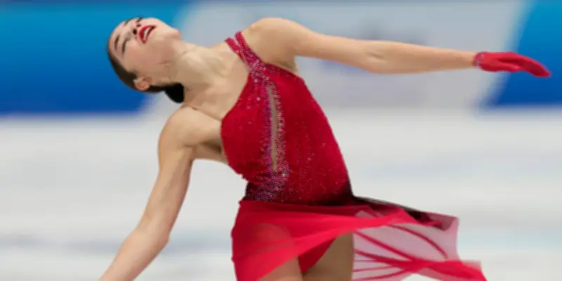 Adeliia Petrosian, la patineuse russe neutre qui vise l'or olympique à Milan-Cortina