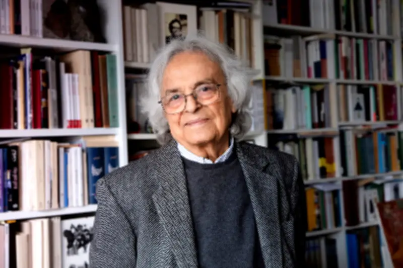 Adonis, le poète exilé, dialogue avec la tour Gambetta dans ses nouveaux vers