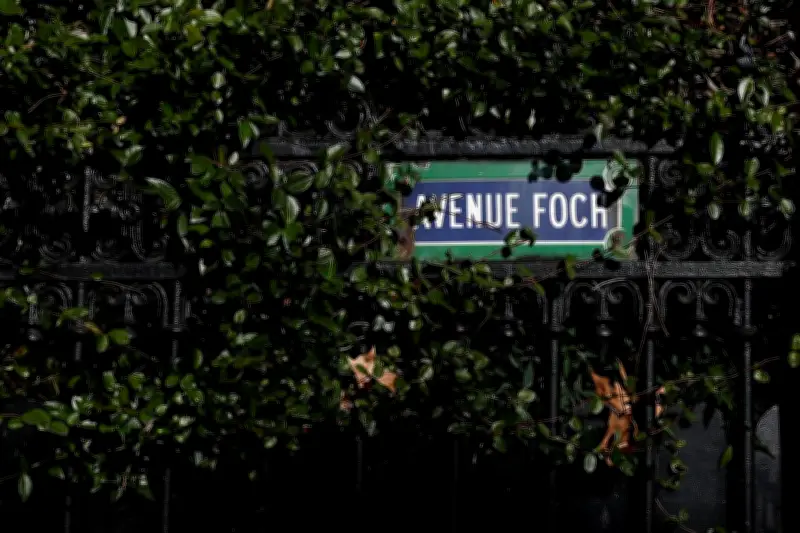 Affaire Epstein : comment ses recruteuses lui présentaient des assistantes en France