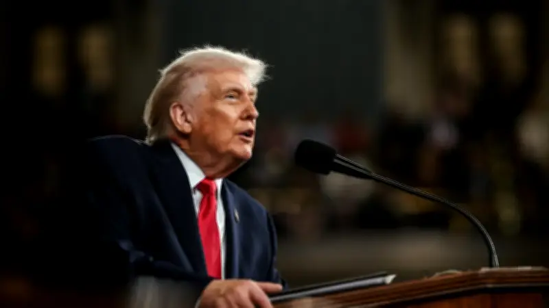 Affaire Epstein : le ministère de la Justice américain accusé d'avoir retiré des documents liés à Donald Trump