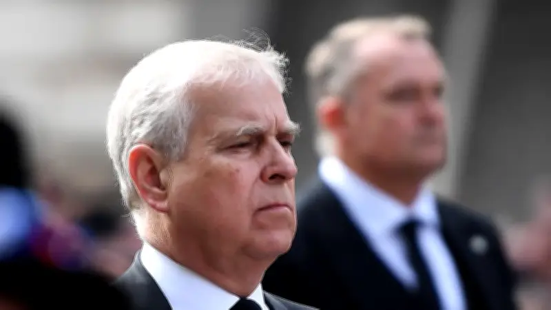 Affaire Epstein : le prince Andrew libéré après garde à vue, l'enquête se poursuit à Windsor
