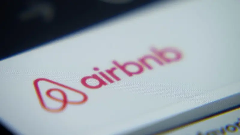 Airbnb lance en France l'option "Réserver maintenant, payer plus tard"