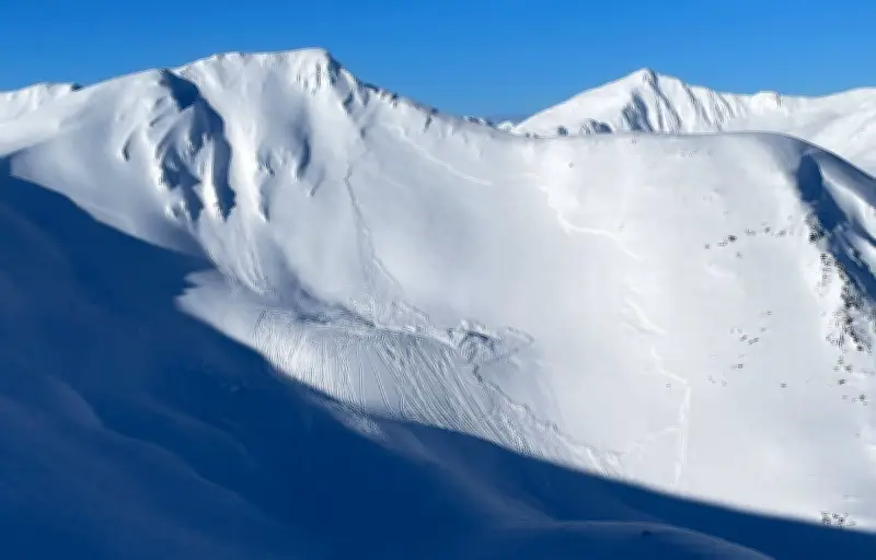Alpiniste italien retrouvé mort sous une avalanche dans les Alpes suisses
