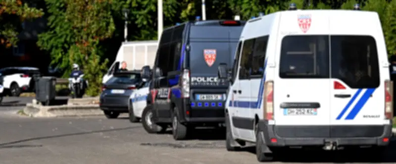 Alès : un automobiliste rebelle condamné à un bracelet électronique après un contrôle routier houleux