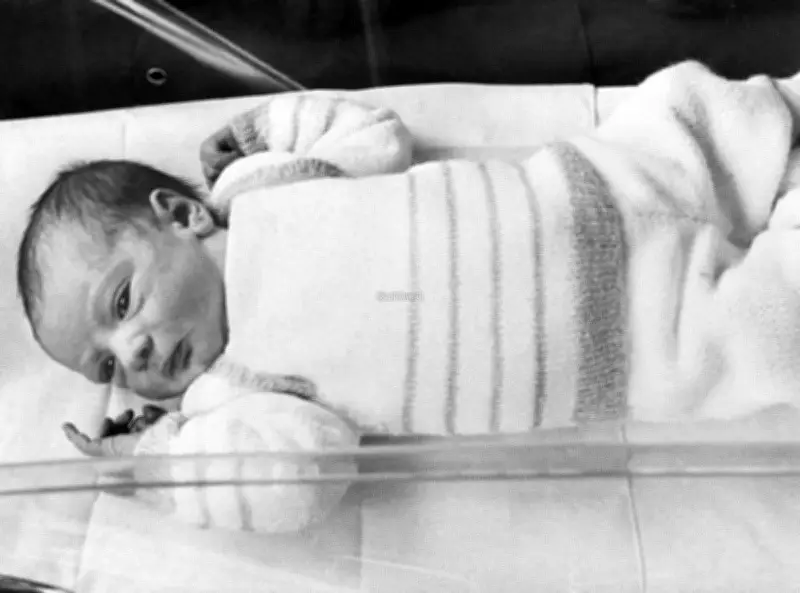 Amandine, premier bébé-éprouvette français : le retour sur un exploit médical historique