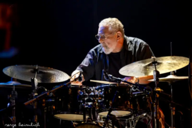 André Ceccarelli à Pau : 80 ans de passion musicale entre jazz et variété