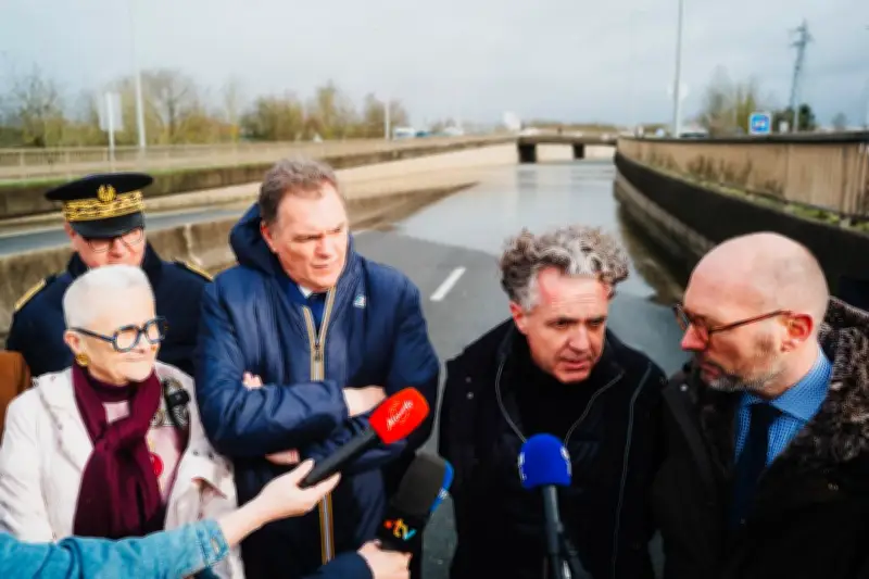 À Angers, le maire Christophe Béchu face à une crue historique de la Maine