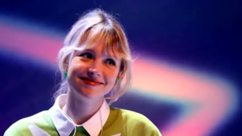 Angèle accusée de fraude fiscale : la chanteuse dément et pointe un ciblage des artistes belges