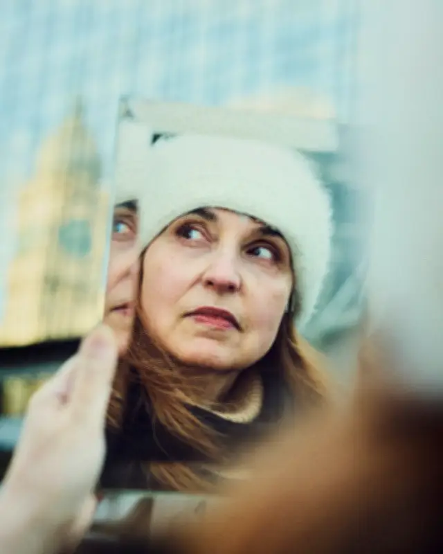 Anne Savelli : un roman conçu comme un bruit pour explorer la mémoire et l'identité