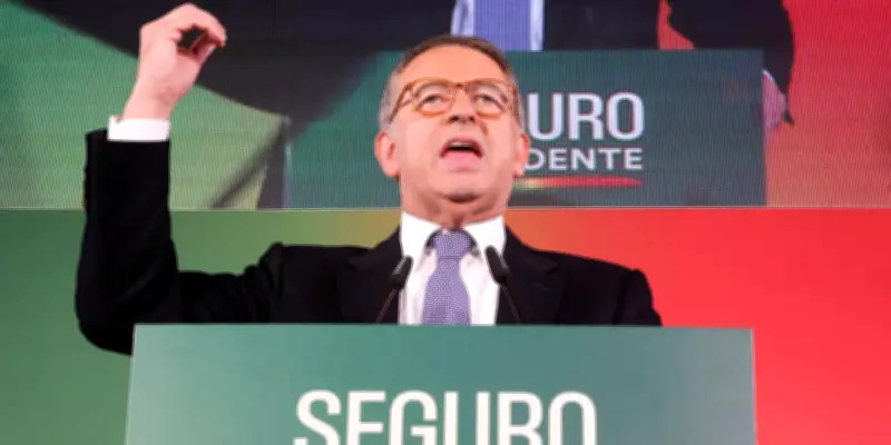 Antonio José Seguro élu président du Portugal avec 66,8% des voix face à l'extrême droite