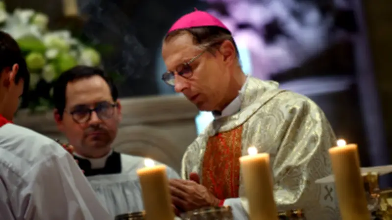 Appel décisif pour 148 futurs baptisés à Nîmes : une cérémonie solennelle présidée par Monseigneur Brouwet