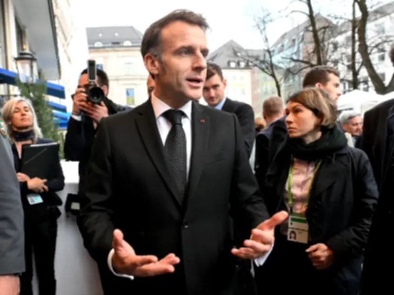 Après l'agression mortelle d'un militant d'extrême droite à Lyon, Macron appelle au calme