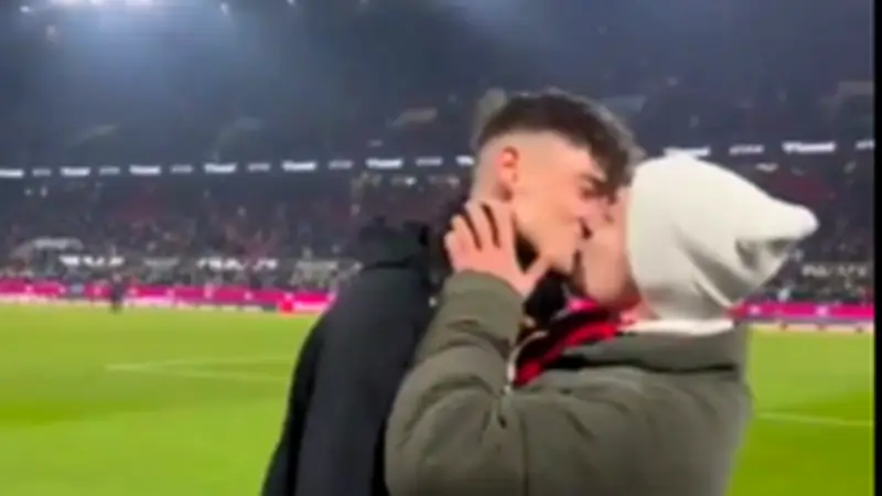 Arbitre amateur agressé après sa demande en mariage devant 50 000 spectateurs