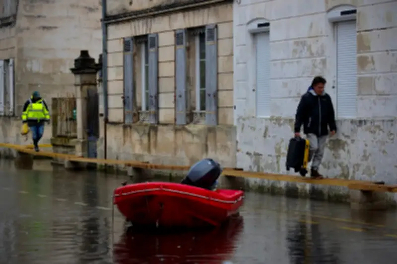 Arrestations après la mort de Quentin Deranque, quatre départements en vigilance rouge crues