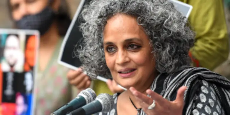 Arundhati Roy boycotte la Berlinale pour protester contre le silence sur Gaza