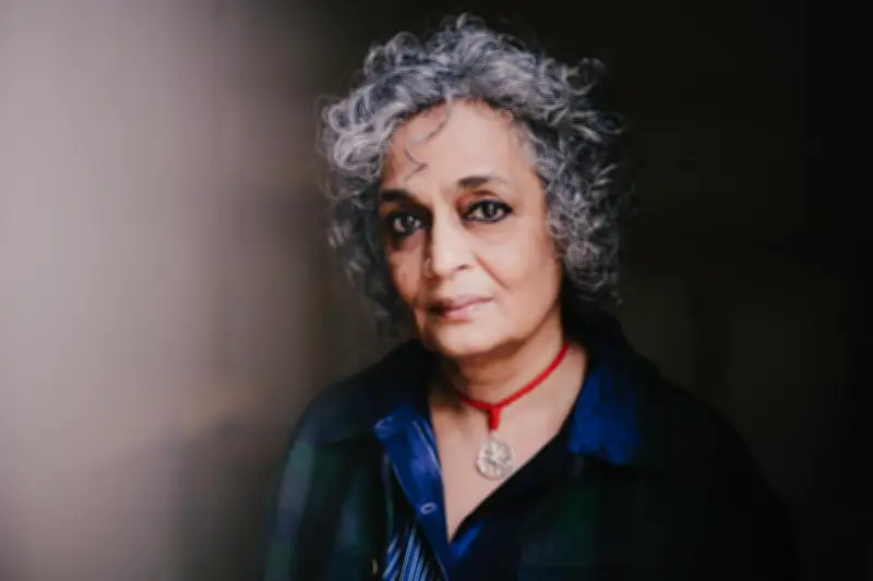 Arundhati Roy dévoile sa relation tumultueuse avec sa mère dans une autobiographie