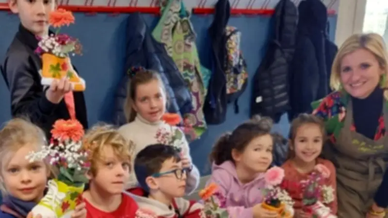 Atelier floral au Mazet : les enfants découvrent le langage des fleurs avec Angélique Malzac