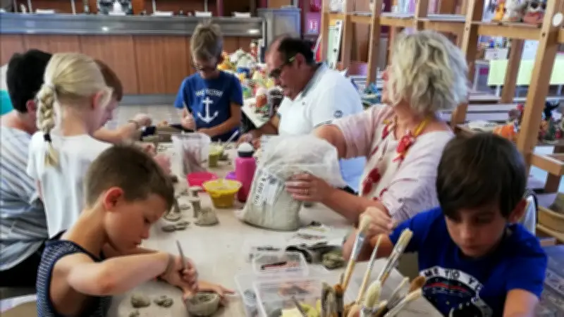 Ateliers céramique à Saint-Quentin-la-Poterie : création familiale pendant les vacances