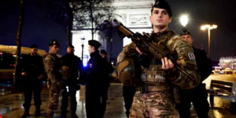 Attaque au couteau près de l'Arc de Triomphe : un islamiste radical neutralisé par la gendarmerie