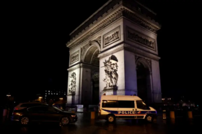 Attaque au couteau sous l'Arc de Triomphe : le profil du terroriste radicalisé Brahim Bachir