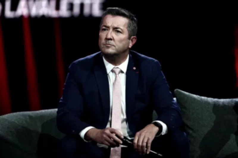 Attaque au mortier lors d'un meeting de Karl Olive à Poissy : plusieurs blessés légers