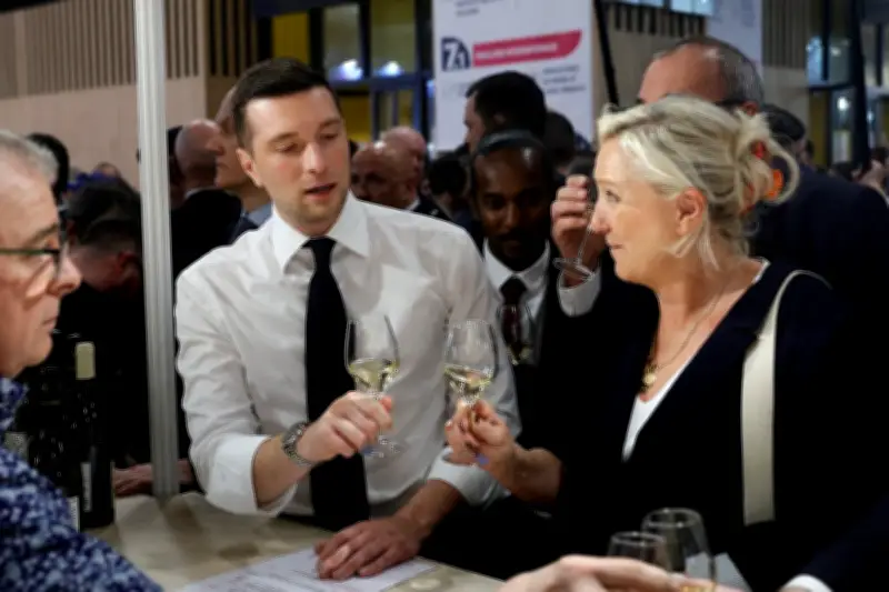 Au Salon de l'Agriculture, Le Pen et Bardella entre duo et passage de relais