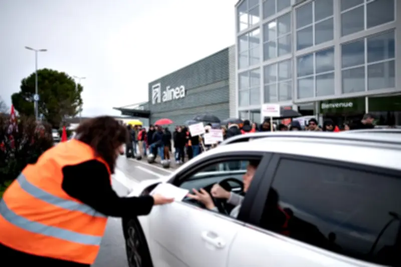 À Aubagne, les salariés d'Alinéa débrayent contre la famille Mulliez