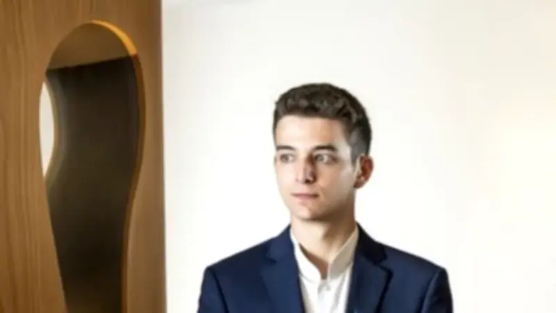 Aurélien Nicol, jeune Lozérien, finaliste du prestigieux concours d'éloquence Un œil en salle