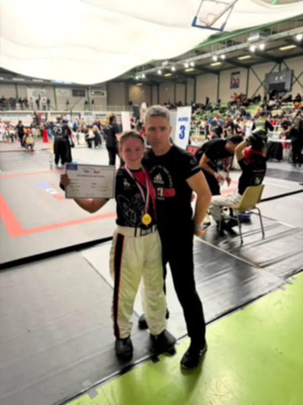 Auxane Lavoine conserve son titre de championne de France de kickboxing à Bondy