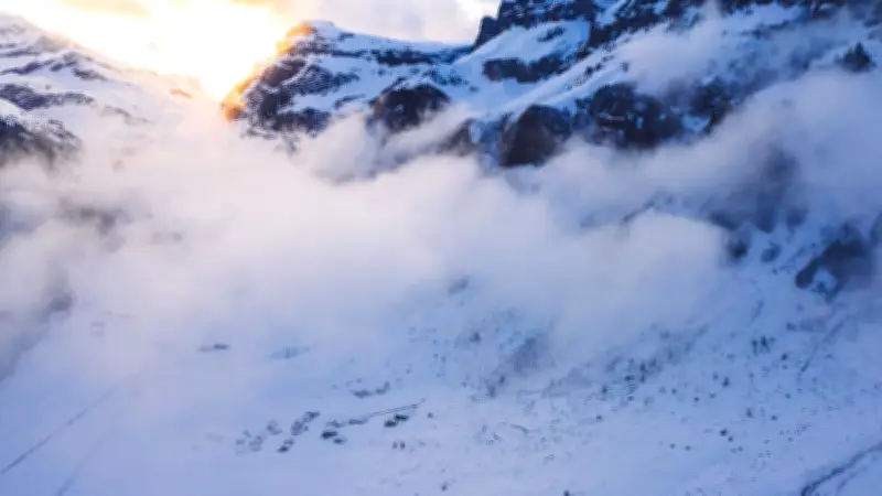 Avalanche en Californie : dix skieurs disparus après un hors-piste en conditions extrêmes