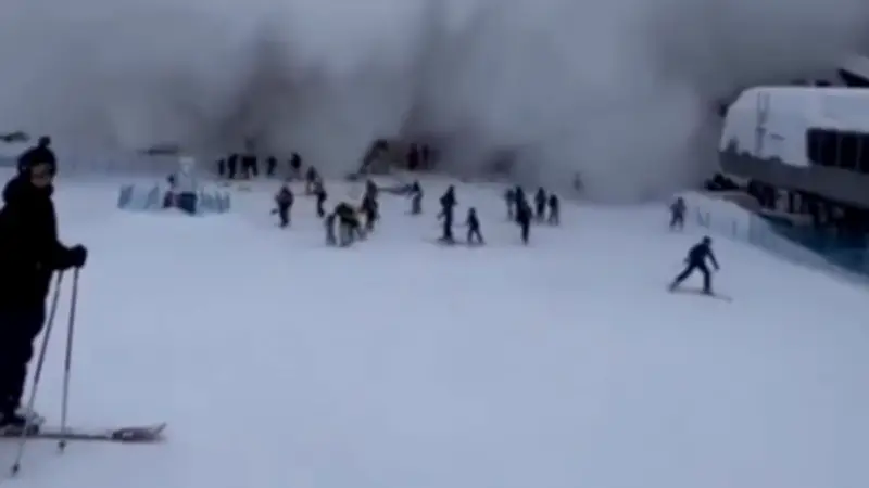 Avalanche impressionnante à Courmayeur : des skieurs filmés dans la panique, aucun blessé