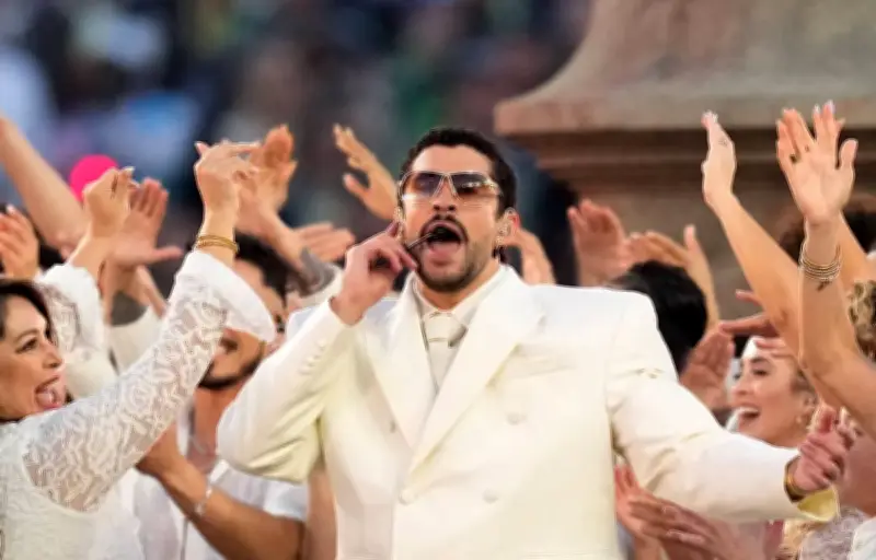 Bad Bunny rend hommage à Aznavour au Super Bowl et relance ses écoutes