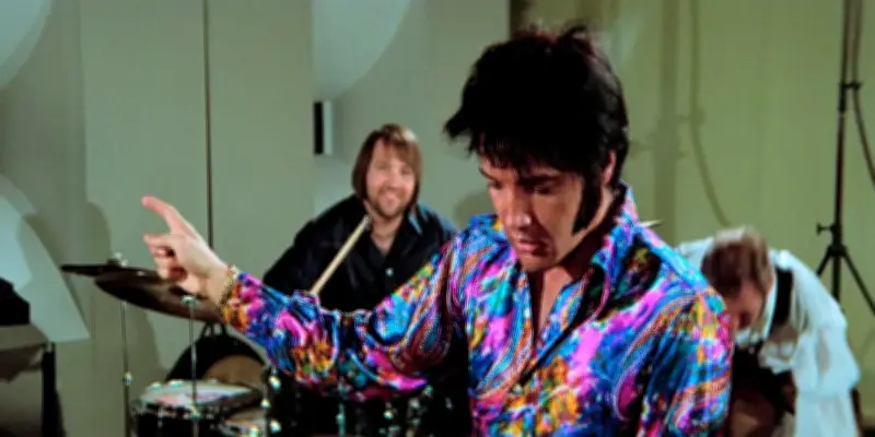 Baz Luhrmann révèle Elvis Presley dans un documentaire inédit sur ses concerts