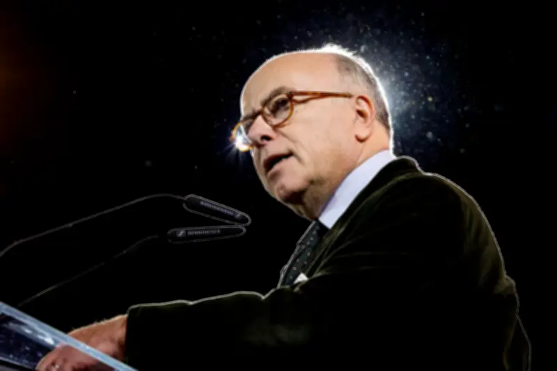 Bernard Cazeneuve refuse le duel RN-LFI et prône une alternative centriste