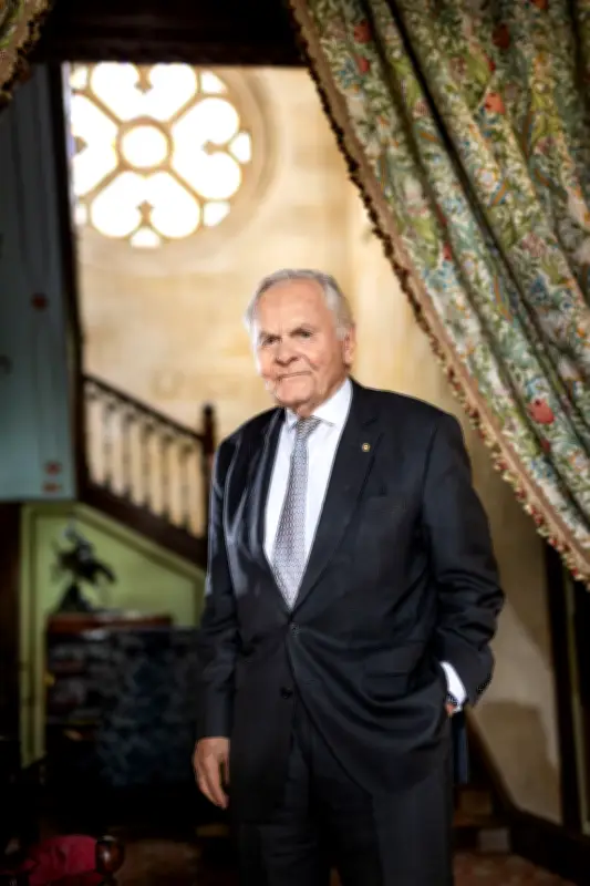 Bernard Magrez : Le magnat du vin face à la transition écologique de ses vignobles