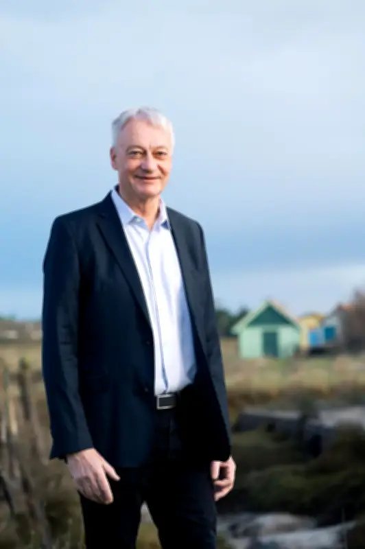 Bernard Niclot promet un renouveau à Saint-Pierre-d’Oléron avec le soutien du RN et de l’UDR