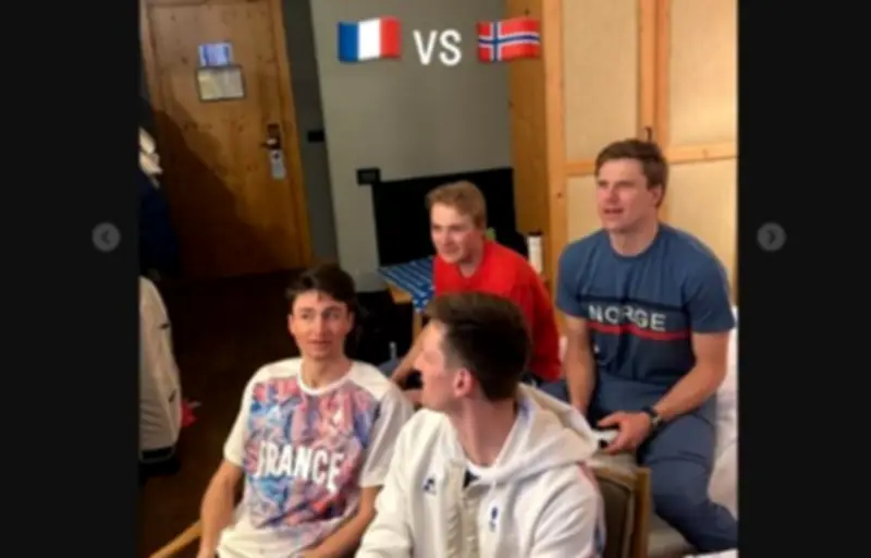 Biathlon : France et Norvège partagent un moment FIFA avant le relais olympique