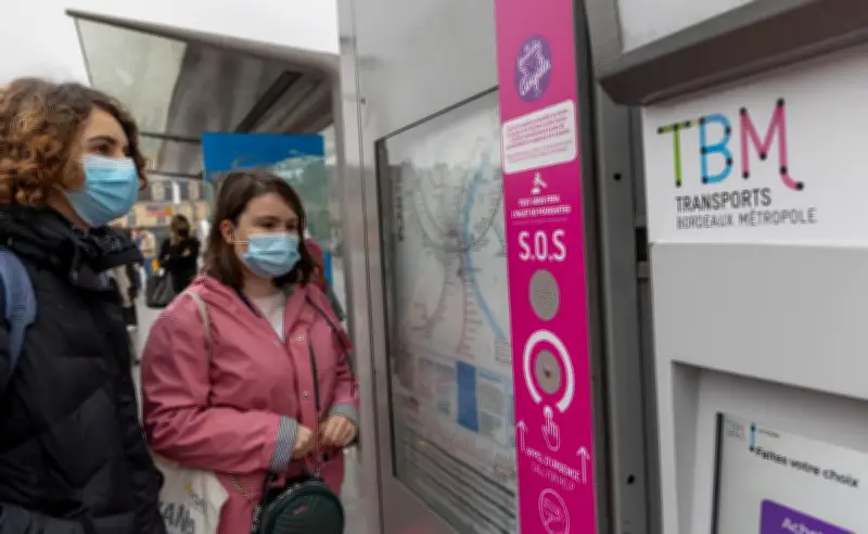 Bordeaux déploie le dispositif « Demandez Angela » dans ses tramways contre le harcèlement