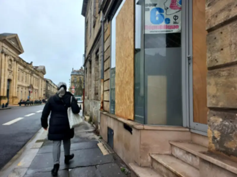 Bordeaux : la permanence de LFI vandalisée après la mort d'un militant identitaire à Lyon