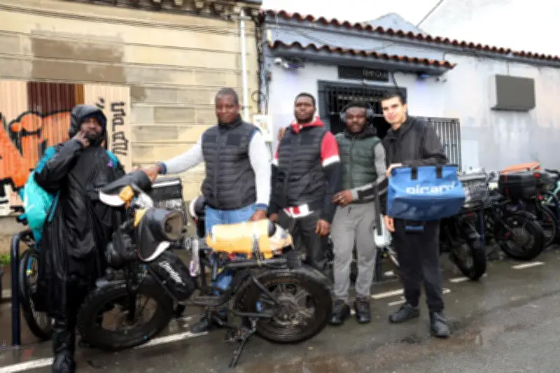 Bordeaux : les livreurs de repas, entre précarité et dépendance aux plateformes
