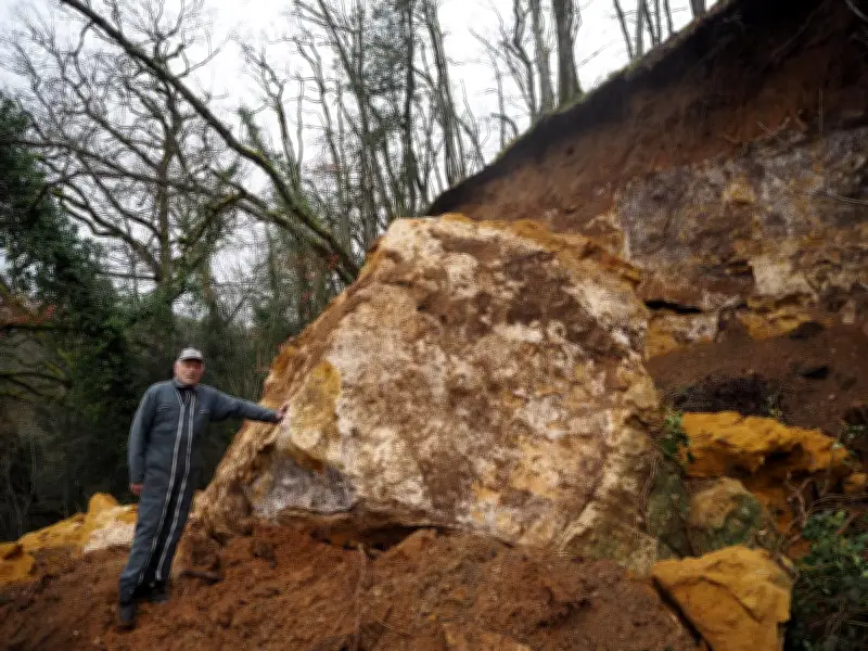 Éboulement majeur à Carlucet : des dizaines de tonnes de roche s'effondrent sur un chemin privé