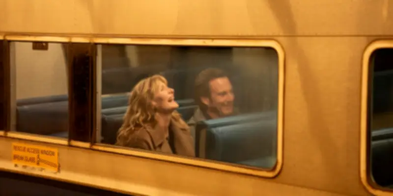 Bradley Cooper explore le mariage dans 'Is This Thing On ?' avec Laura Dern et Will Arnett