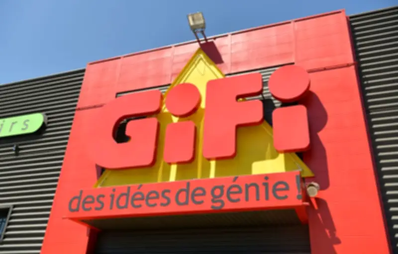 Braquage à Paris : un employé de Gifi poignarde le voleur après une poursuite