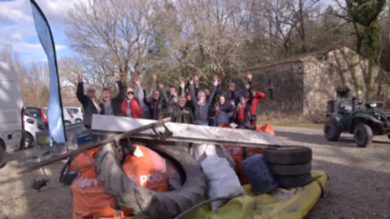 Brissac : 20 bénévoles extraient 4 m³ de déchets des berges de l'Hérault